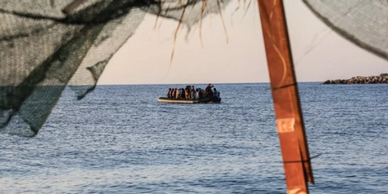 Βάρκες γεμάτες πρόσφυγες στο Αιγαίο, σε ένα μήνα έφτασαν 4.000